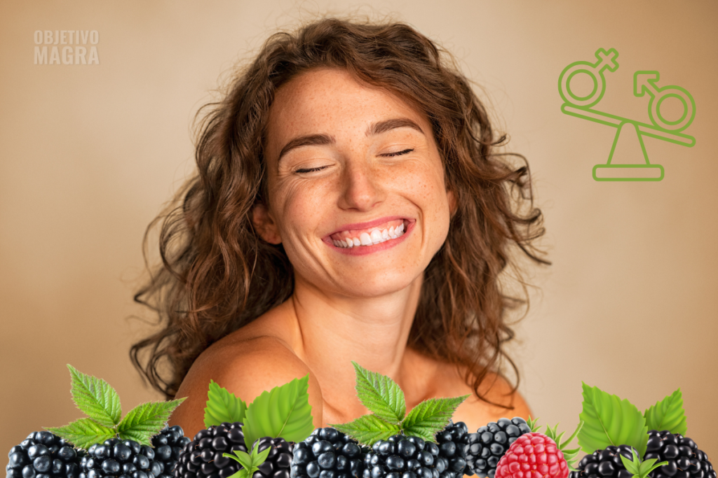 Mulher sorrindo com símbolo de equilíbrio hormonal (termômetro) e Amora Miúra fresca: suplemento natural para TPM e menopausa.